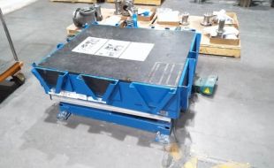 小型液壓升降平臺定制適合機場及酒店高空作業(yè)