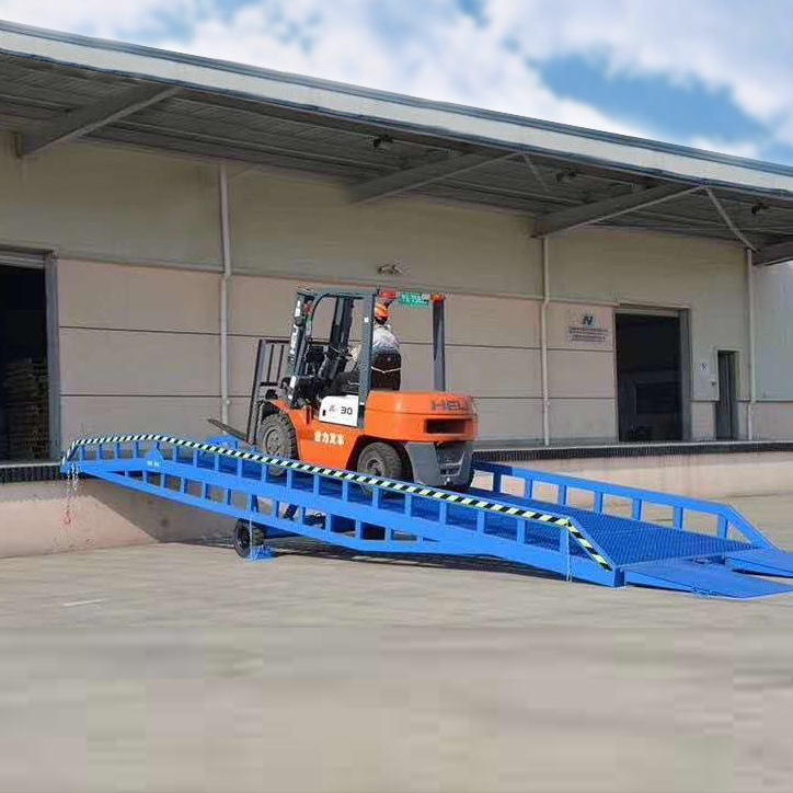 高空作業(yè)平臺(tái)廠家助力車站安全檢修工作